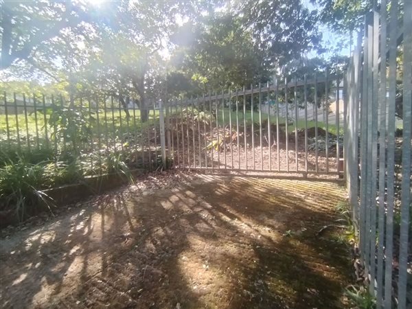 1824 m² Land available in Uvongo