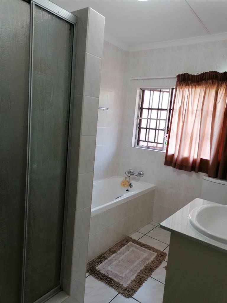 3 Bed House in Modimolle photo number 8