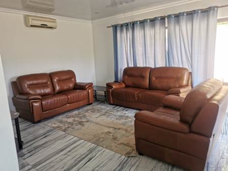 3 Bed House in Doonside photo number 2
