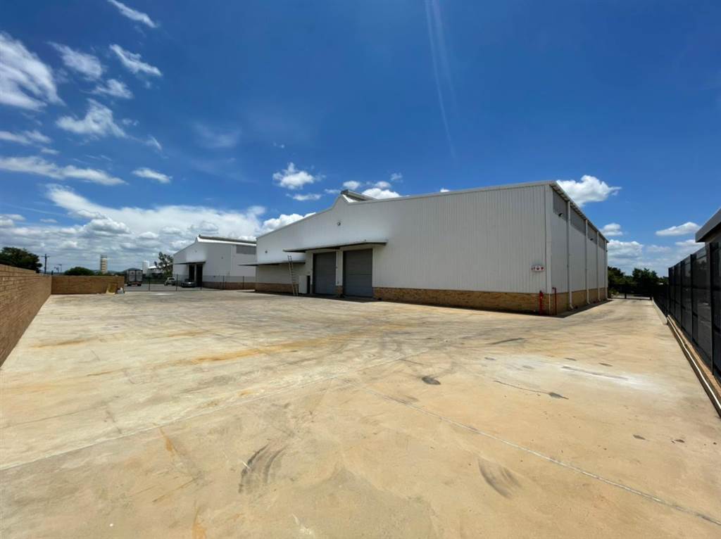 1560  m² Industrial space in Lanseria and surrounds photo number 3