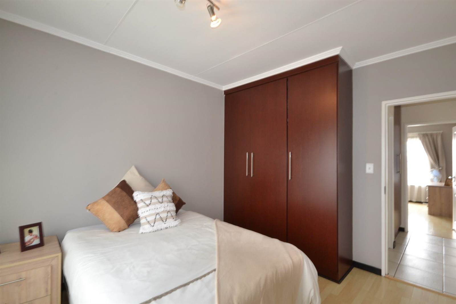 2 Bed Apartment in Bedfordview photo number 21