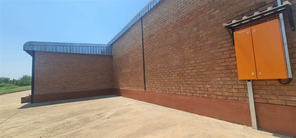 1600  m² Industrial space in Tzaneen photo number 5