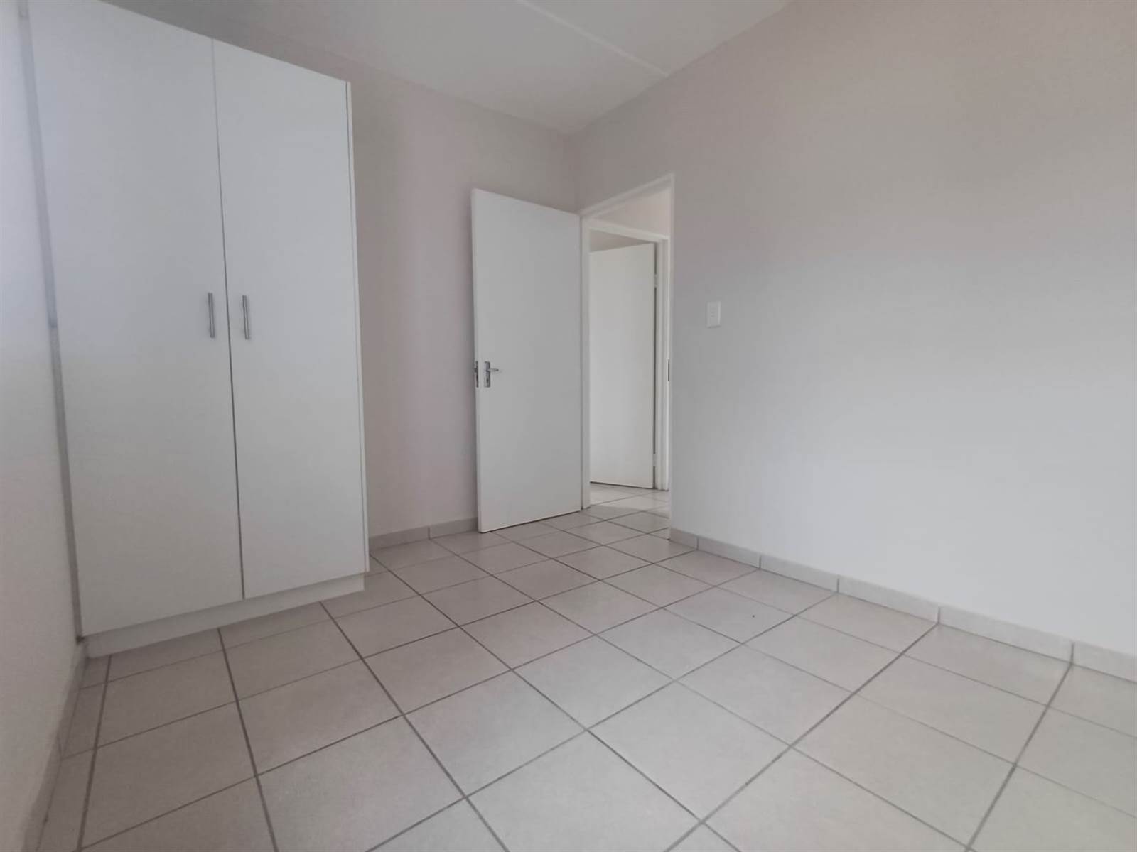 2 Bed Apartment in Bellville South photo number 11