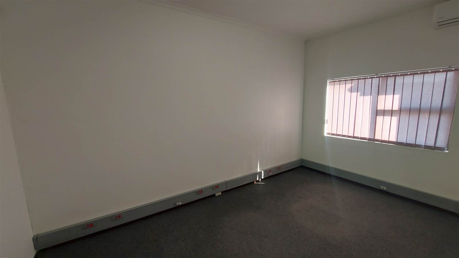 90  m² Commercial space in Newton Park photo number 9