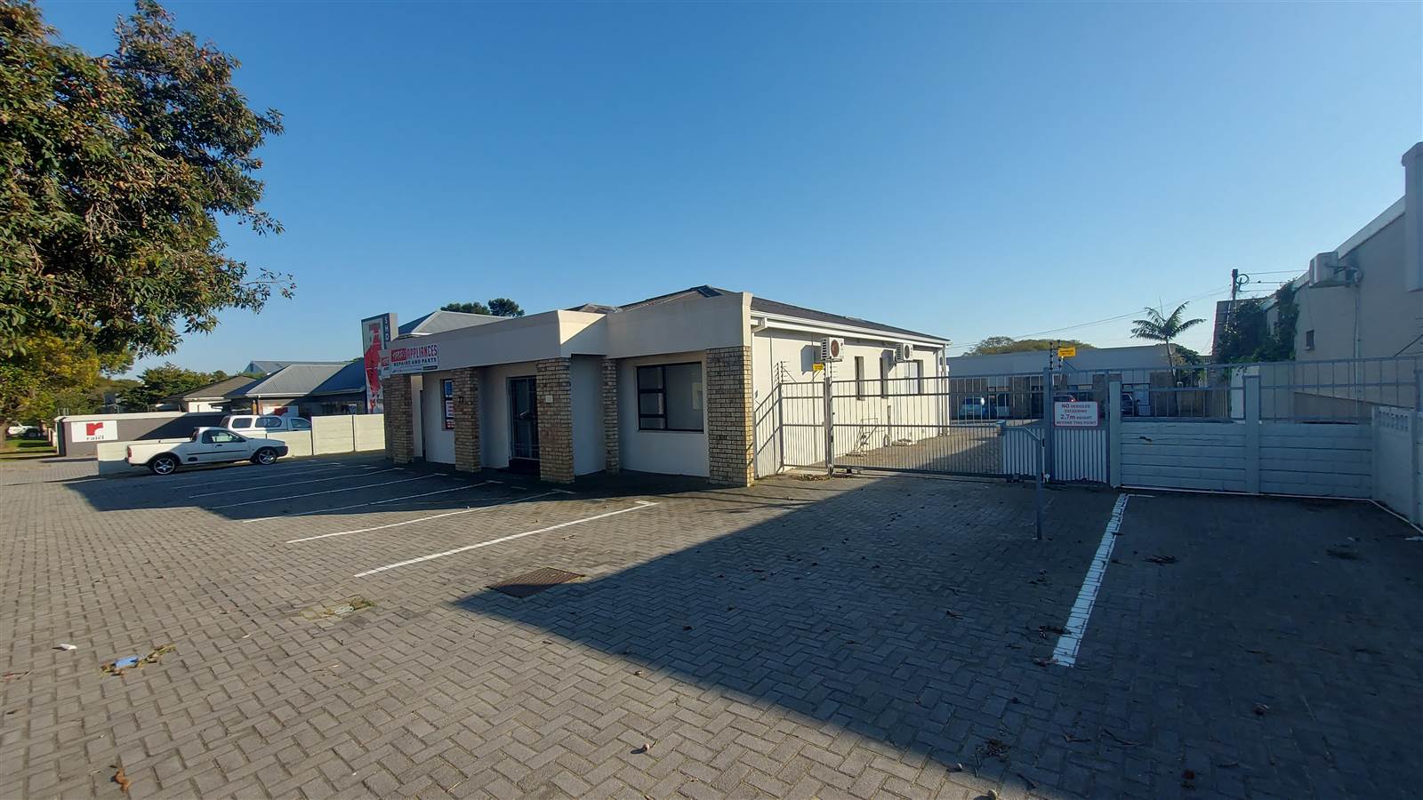 90  m² Commercial space in Newton Park photo number 3