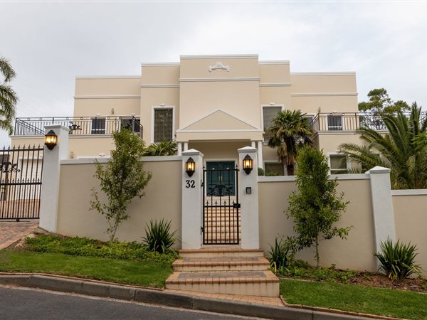 5 Bed House in Golden Hill