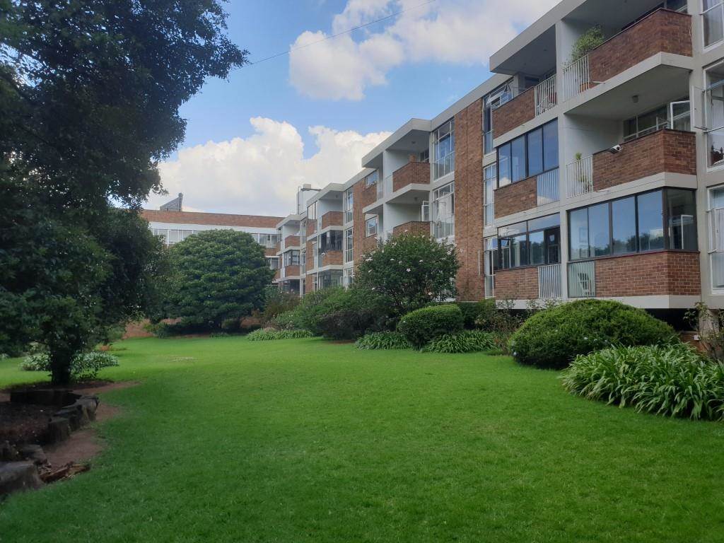 1 Bed Apartment in Illovo photo number 15