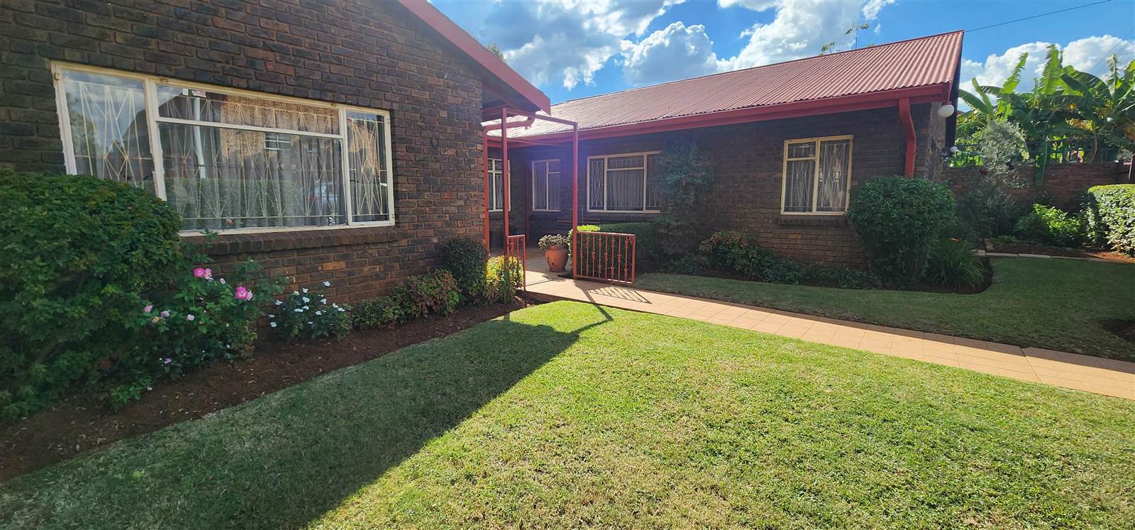 7 Bed House in Laudium photo number 2