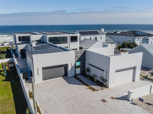 6 Bedroom House