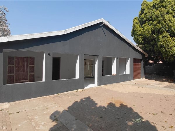4 Bedroom House 4 Bedroom House