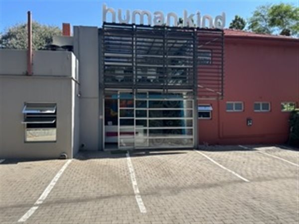 800  m² Commercial space in Dunkeld West