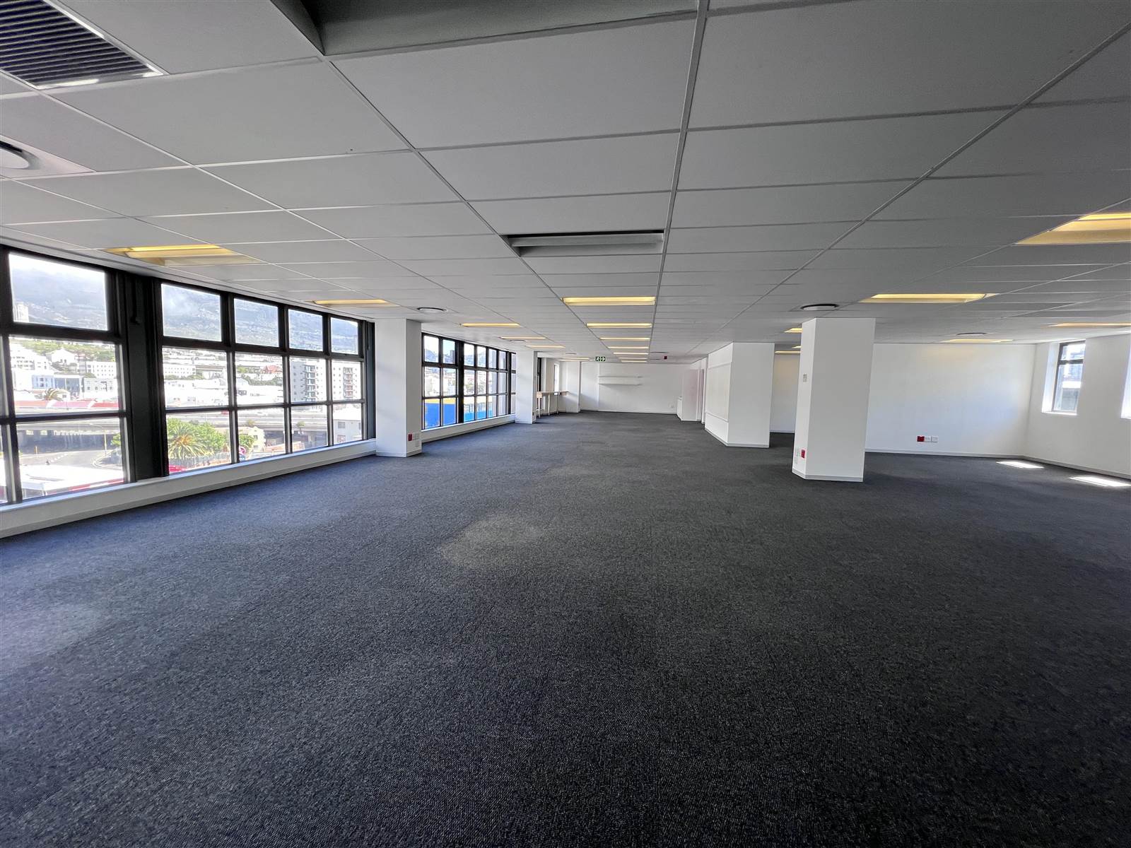 428  m² Commercial space in Woodstock photo number 2