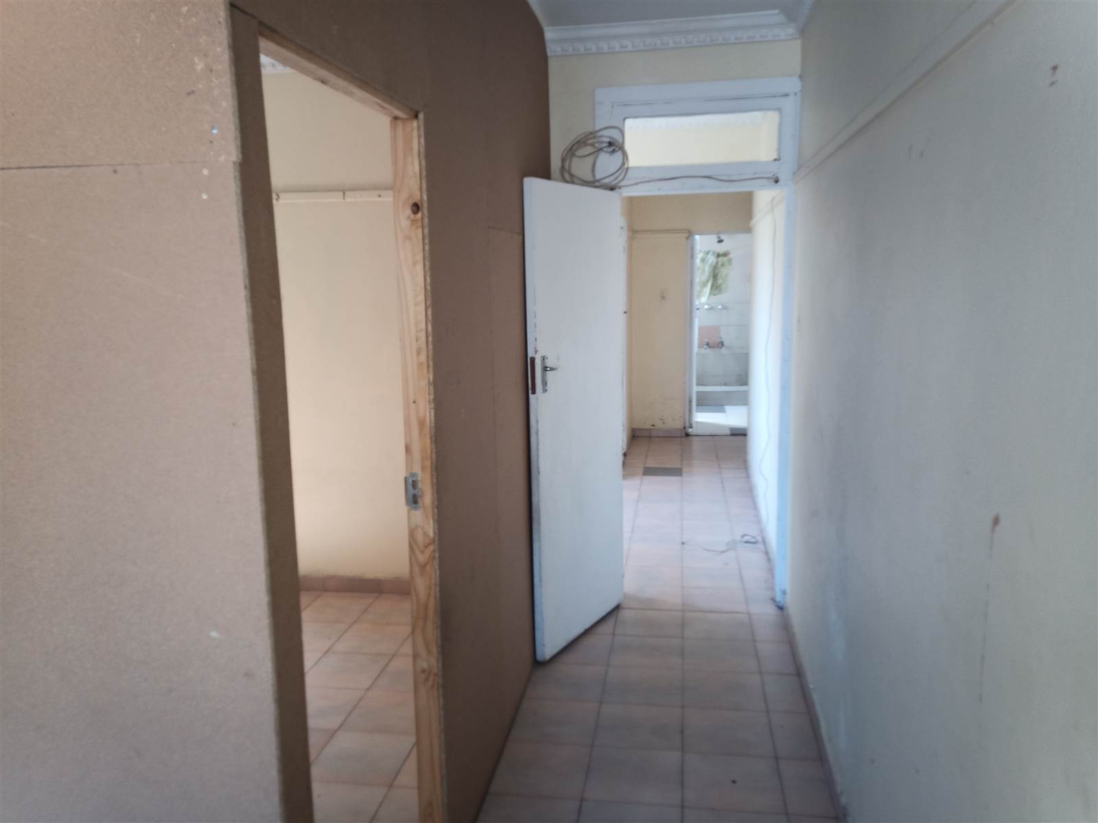 1 Bed Flat in Durban CBD photo number 3