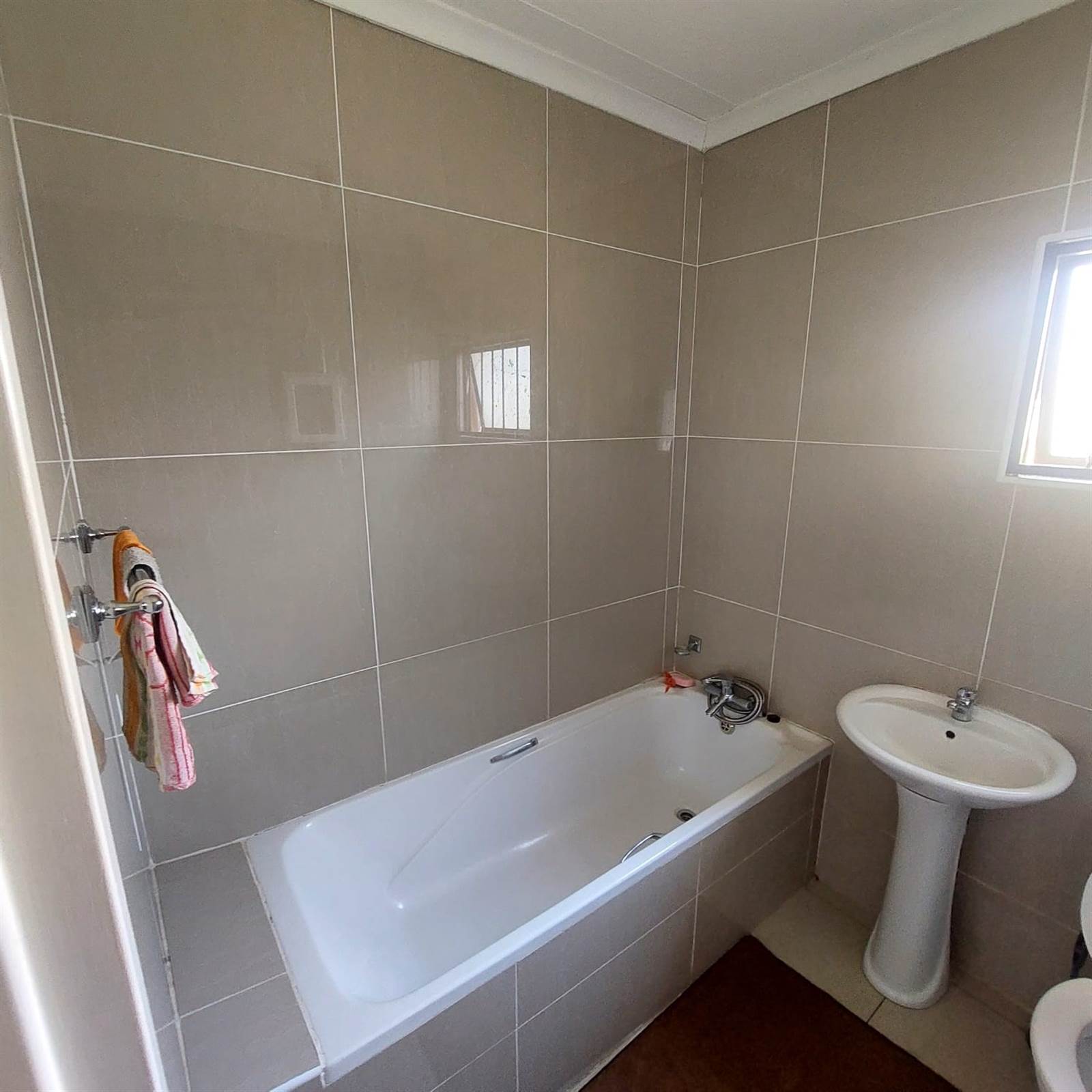 3 Bed House in Estcourt photo number 5