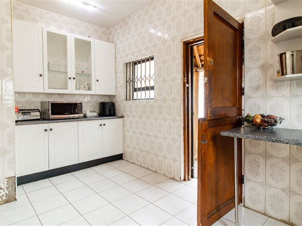 4 Bedroom House 4 Bedroom House