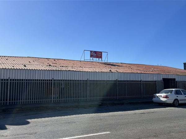 688  m² Commercial space