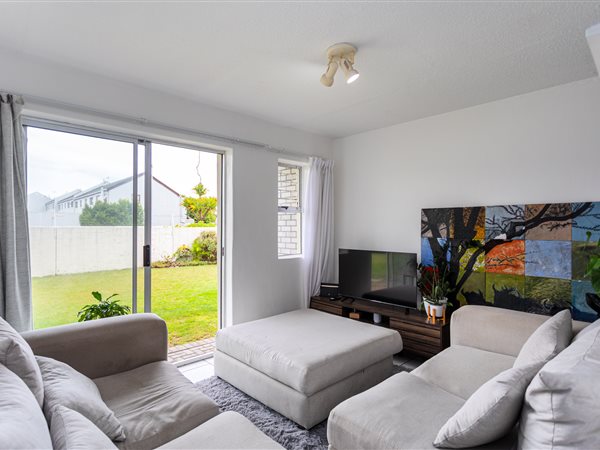1 Bedroom Flat 1 Bedroom Flat