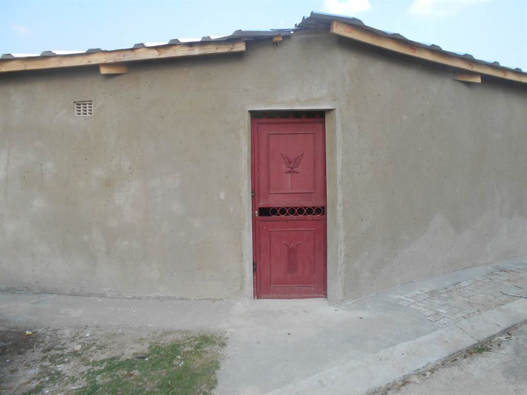 11 Bed House in Tembisa photo number 27