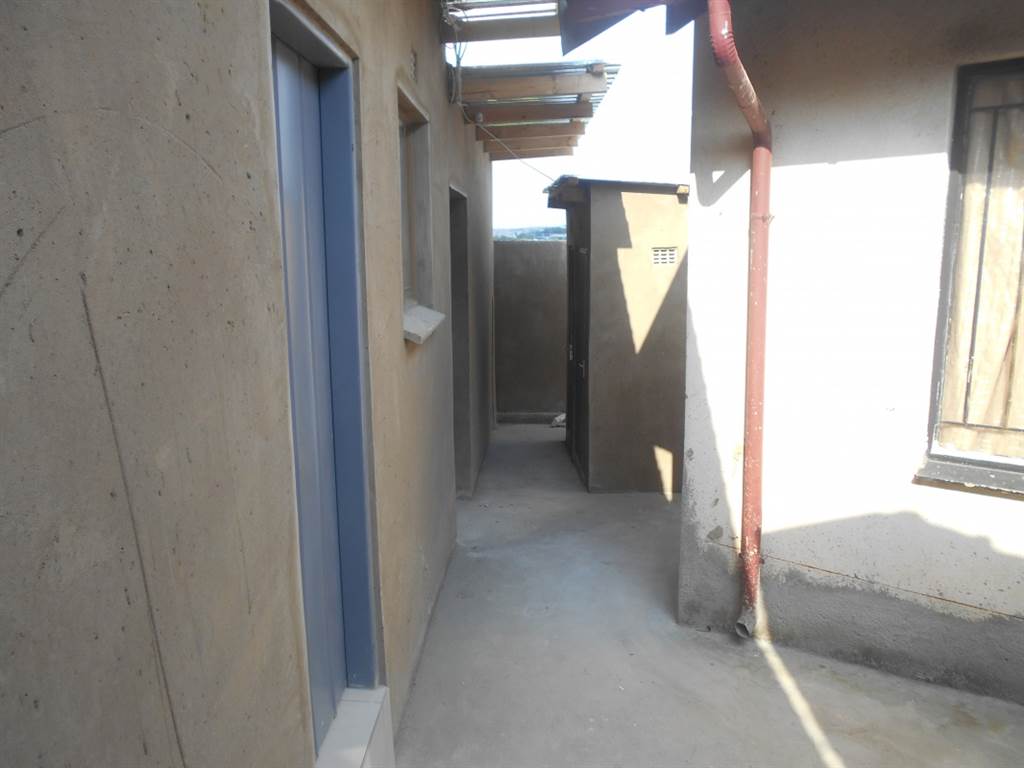 11 Bed House in Tembisa photo number 6