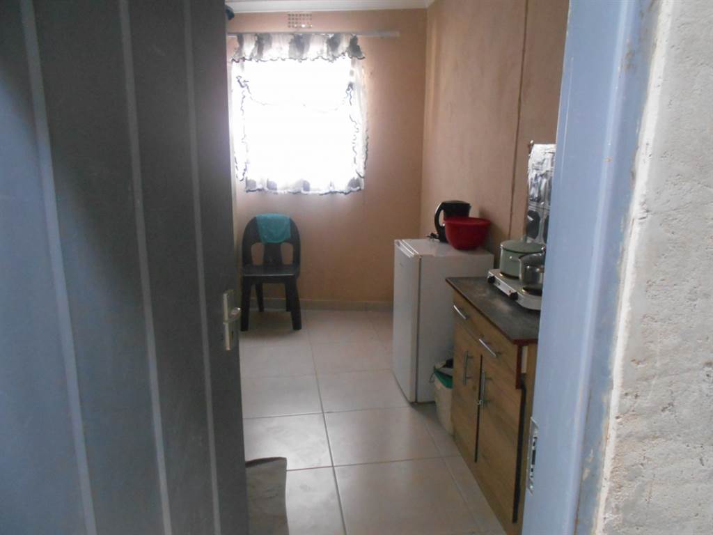11 Bed House in Tembisa photo number 17