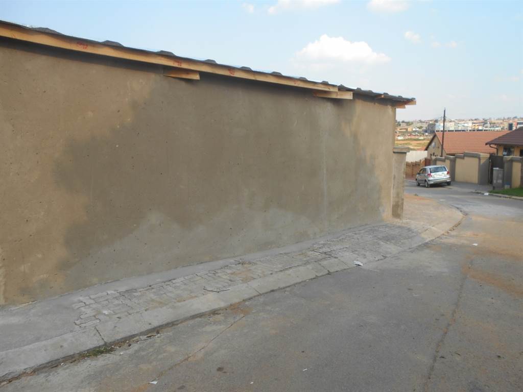 11 Bed House in Tembisa photo number 24