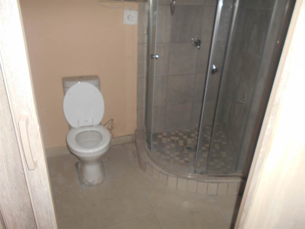 11 Bed House in Tembisa photo number 14