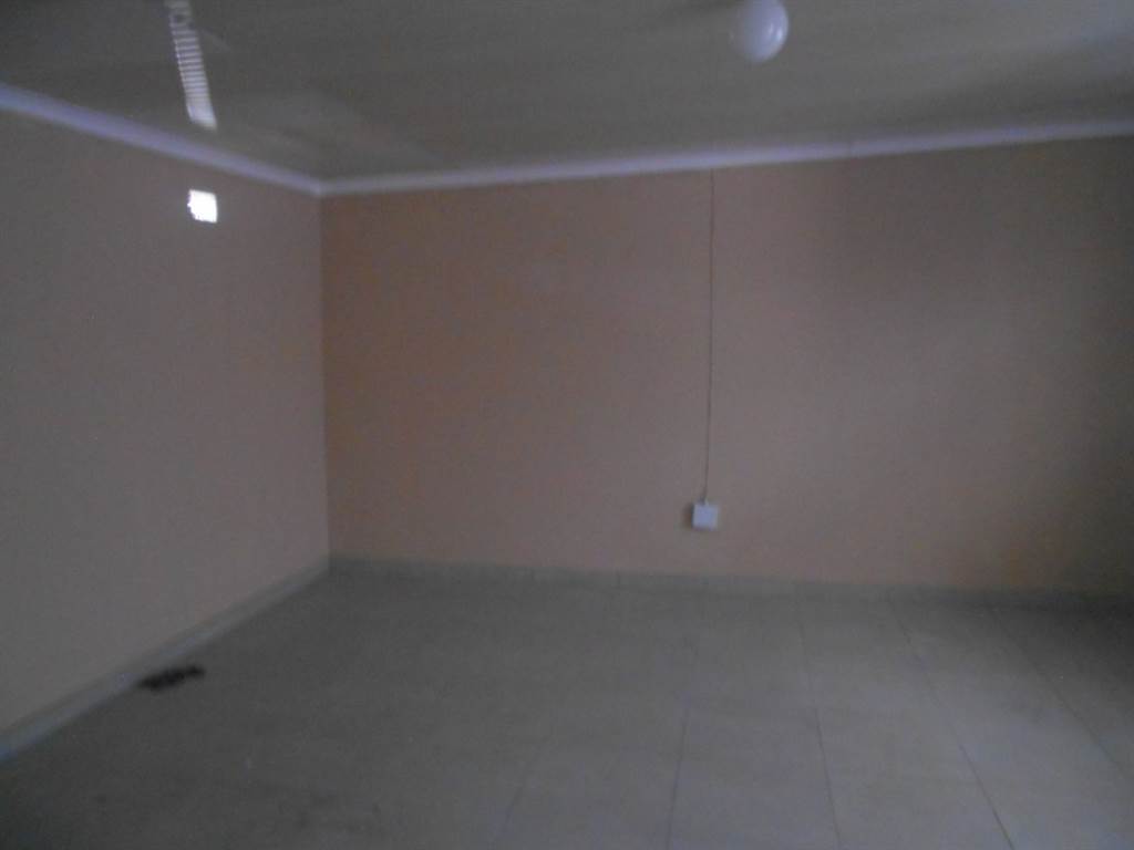 11 Bed House in Tembisa photo number 16