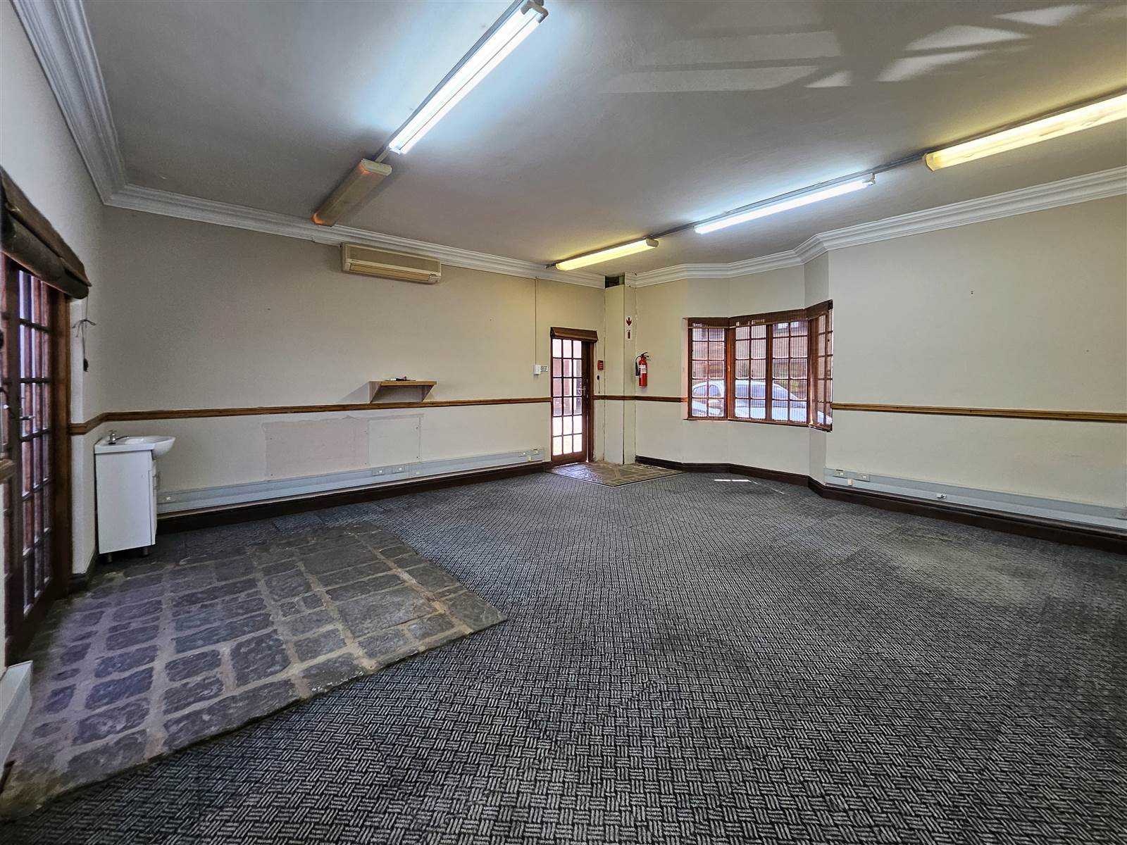 29  m² Commercial space in Umbogintwini photo number 5