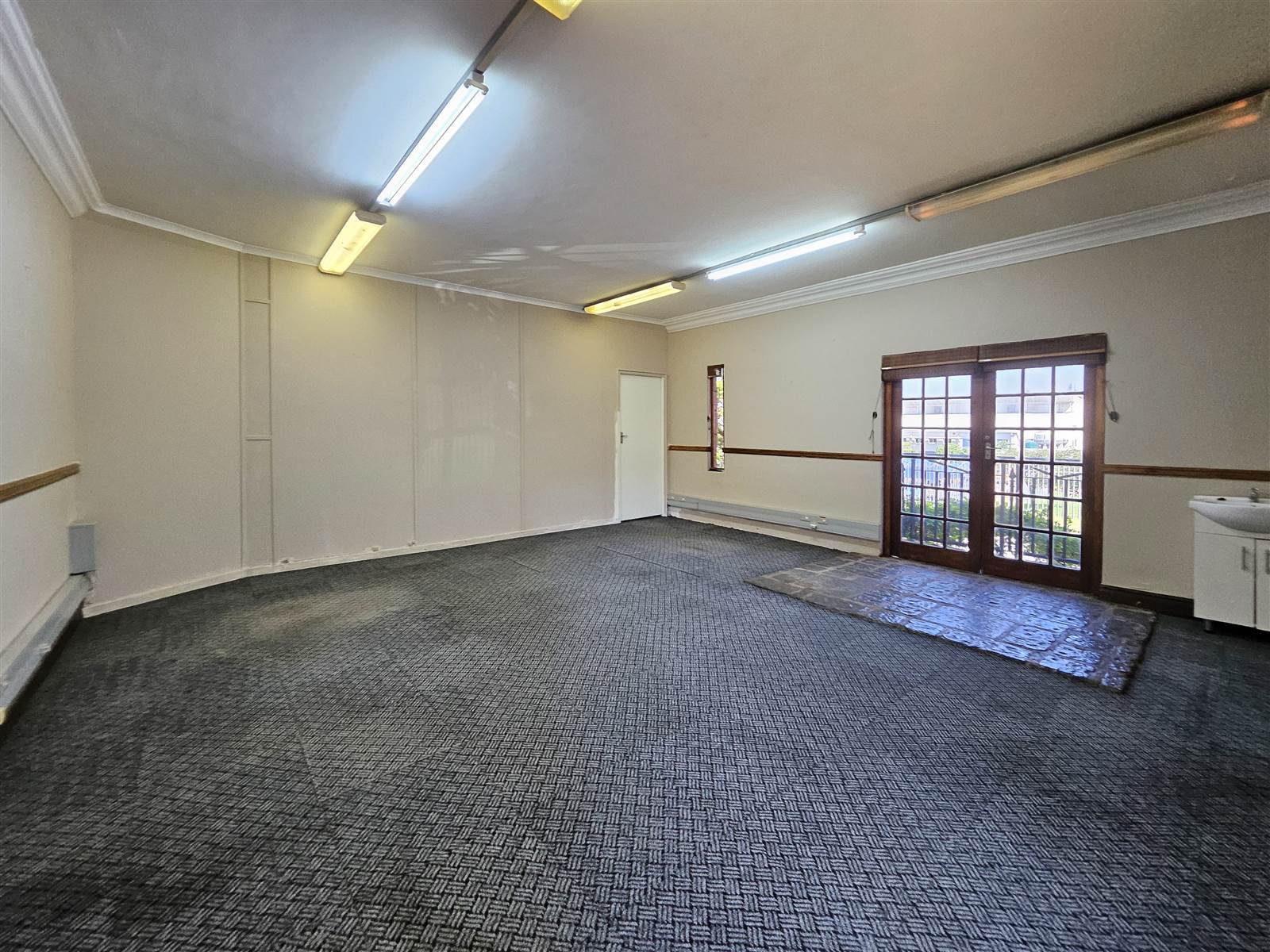 29  m² Commercial space in Umbogintwini photo number 2