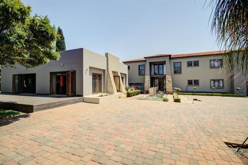 6 Bed House in Mooikloof Equestrian Estate photo number 24