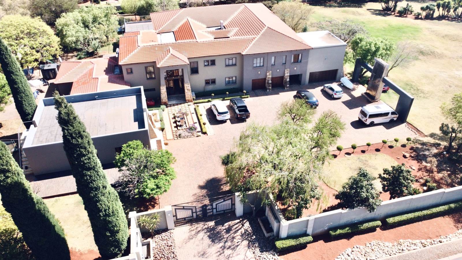 6 Bed House in Mooikloof Equestrian Estate photo number 29