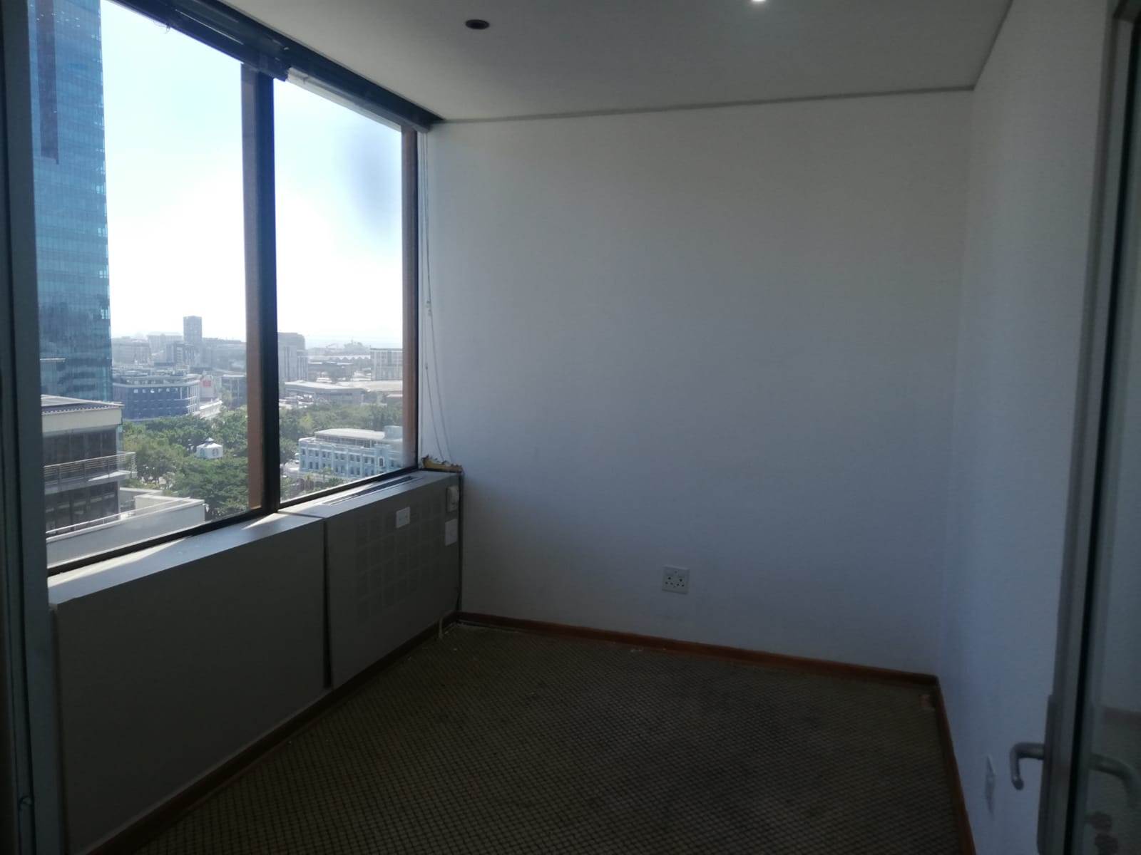 243  m² Office Space in Cape Town City Centre photo number 10