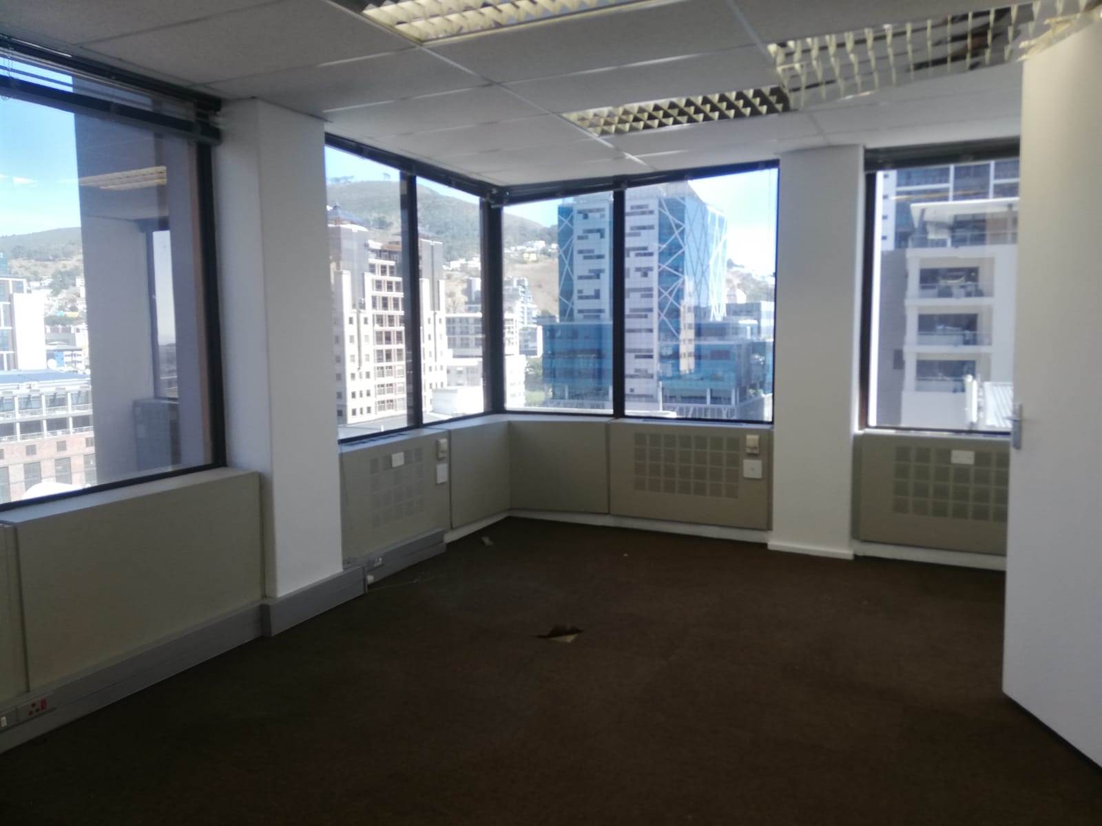243  m² Office Space in Cape Town City Centre photo number 19