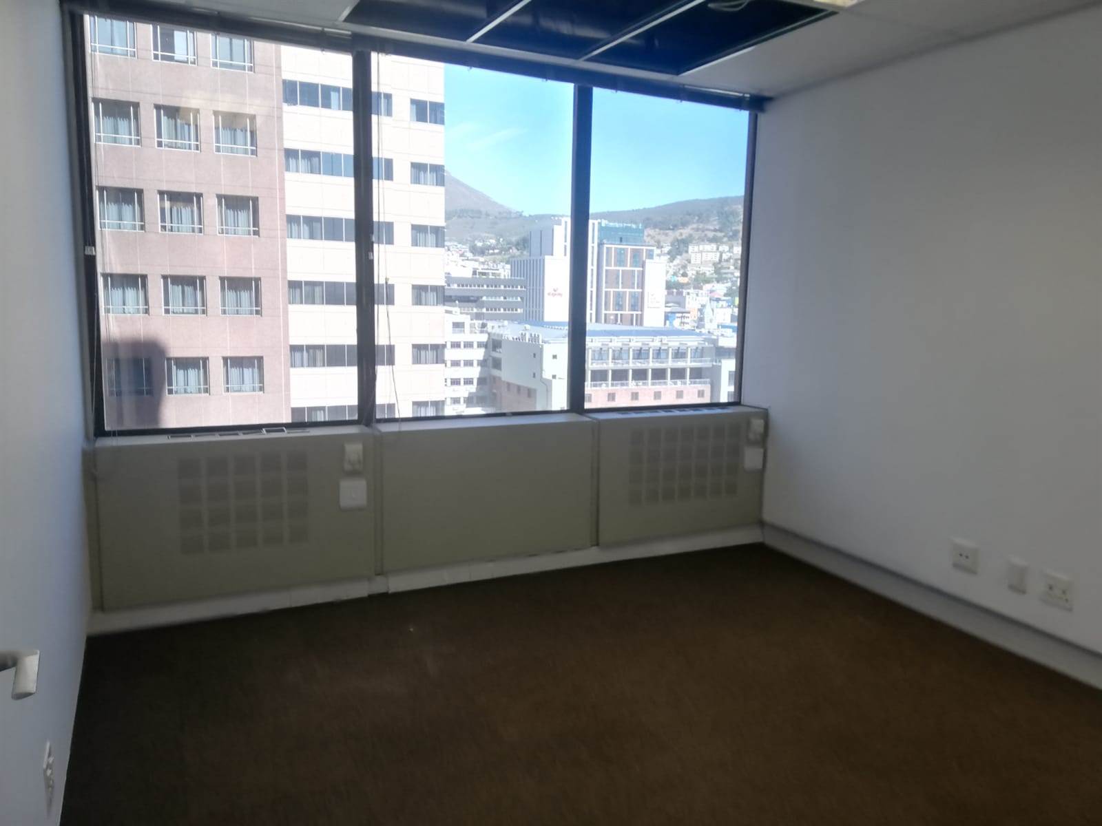 243  m² Office Space in Cape Town City Centre photo number 12