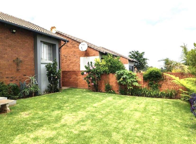 3 Bed Townhouse in Mooikloof Equestrian Estate photo number 18