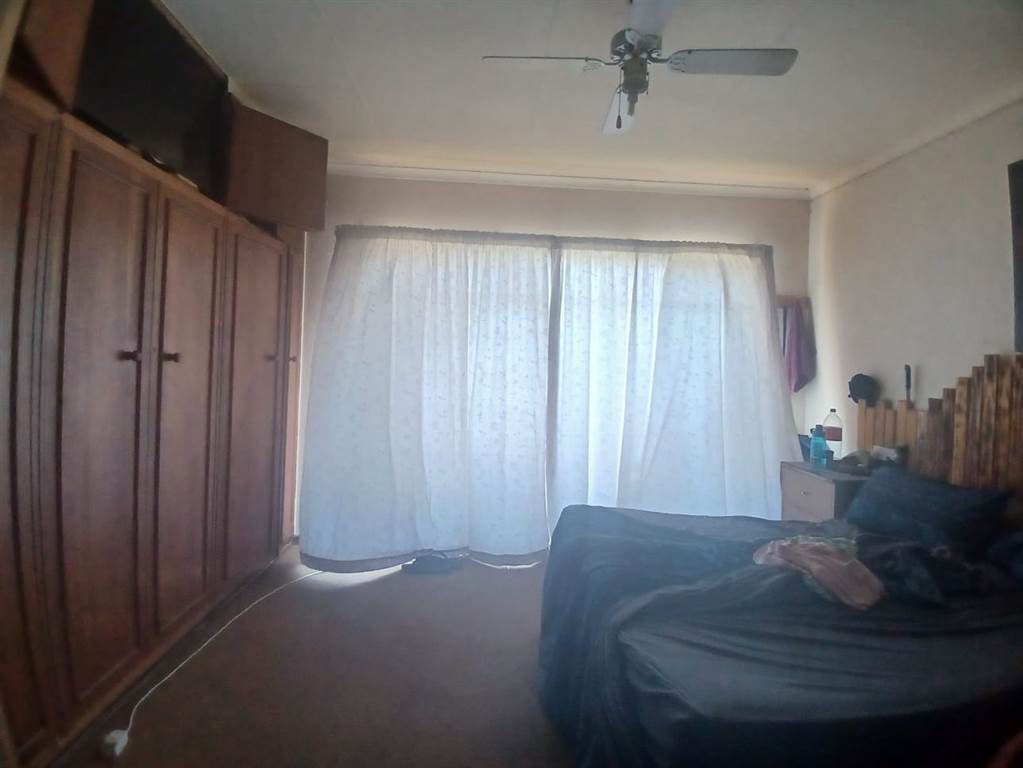 3 Bed House in Vaalpark photo number 13