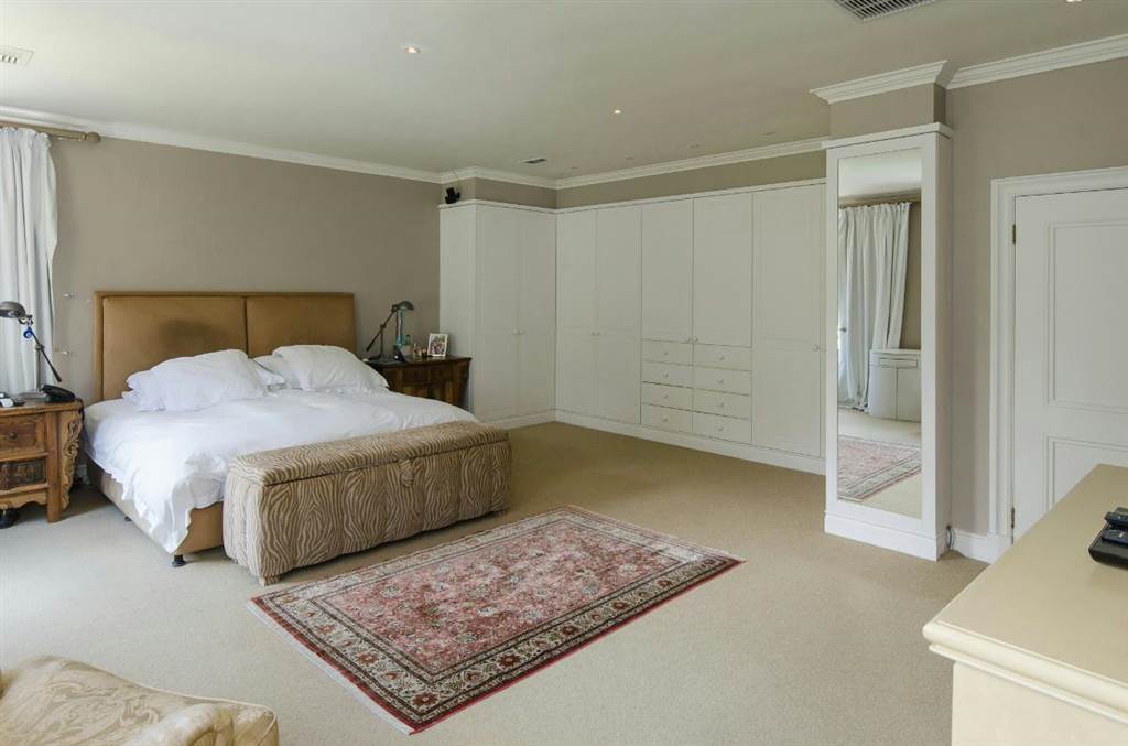 7 Bed House in Constantia photo number 14