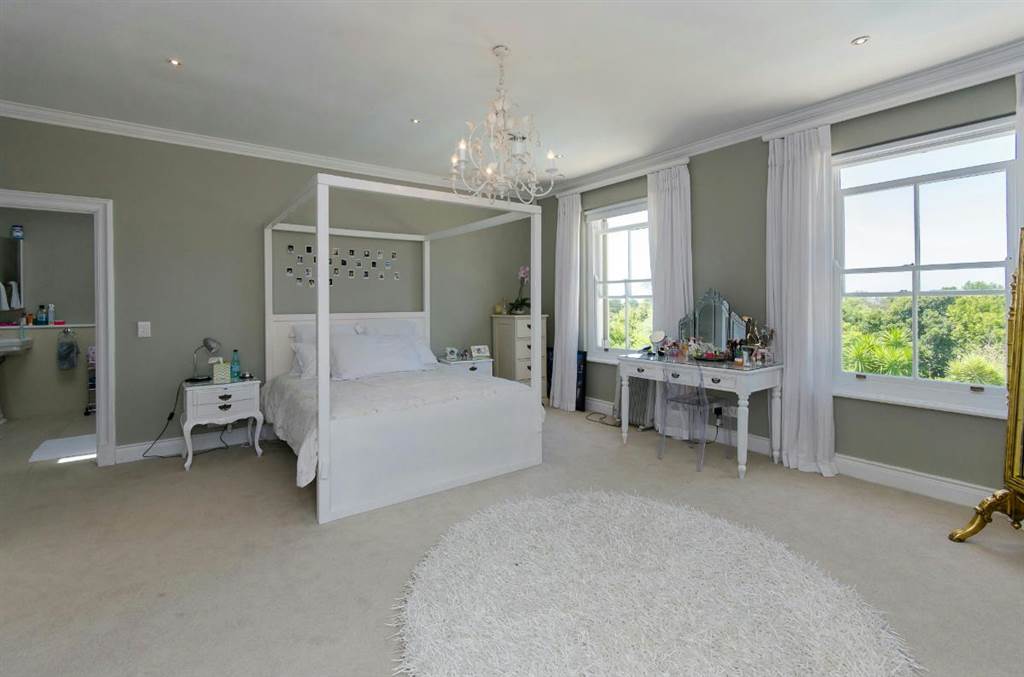 7 Bed House in Constantia photo number 17