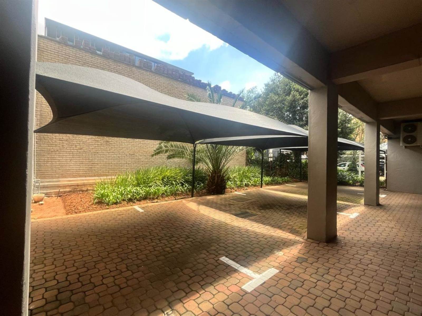 2046  m² Commercial space in Rosebank photo number 20