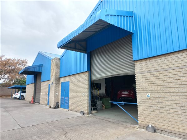 3 600  m² Industrial space