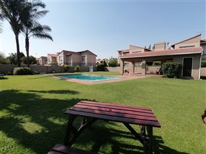 2 Bed Flat in Ravensklip