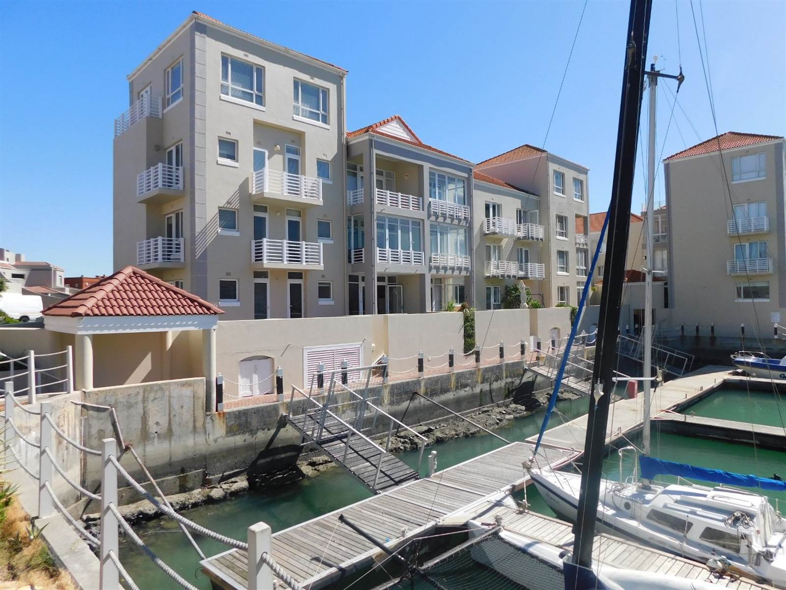 2 Bed Apartment in Harbour Island photo number 28