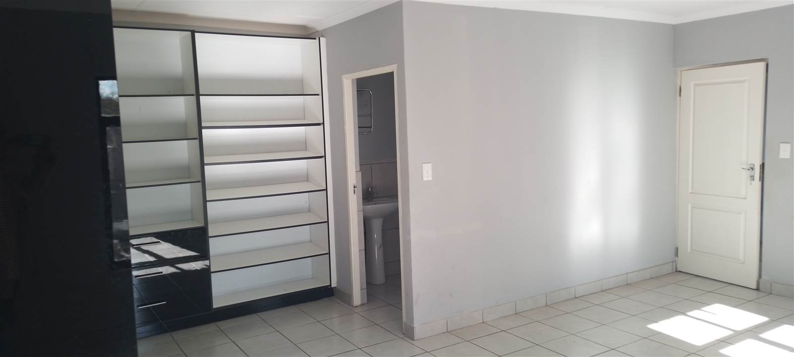 3 Bed Apartment in Brakpan North photo number 9