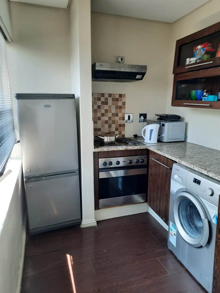 3 Bed Apartment in Braamfontein photo number 2