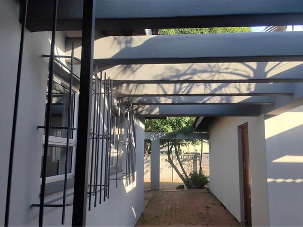 4 Bedroom House 4 Bedroom House