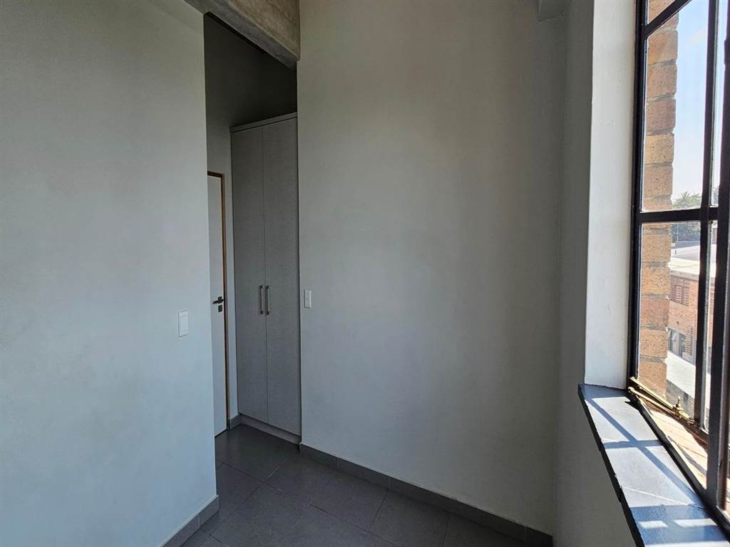 2 Bed Penthouse in Braamfontein Werf photo number 10