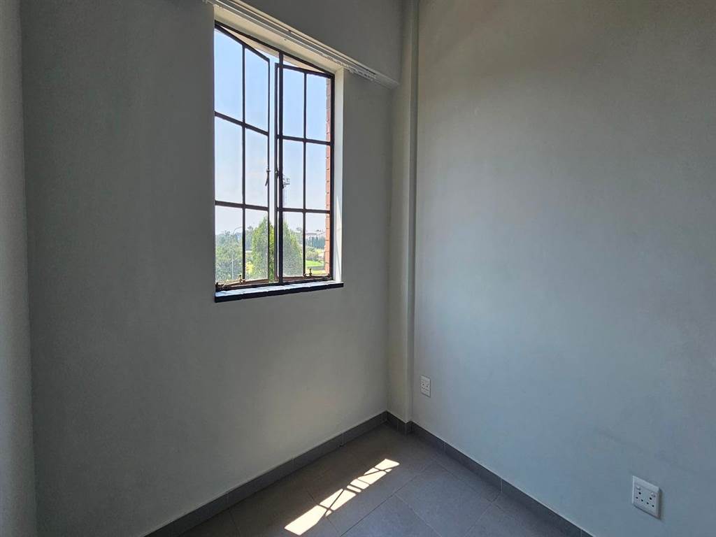 2 Bed Penthouse in Braamfontein Werf photo number 9