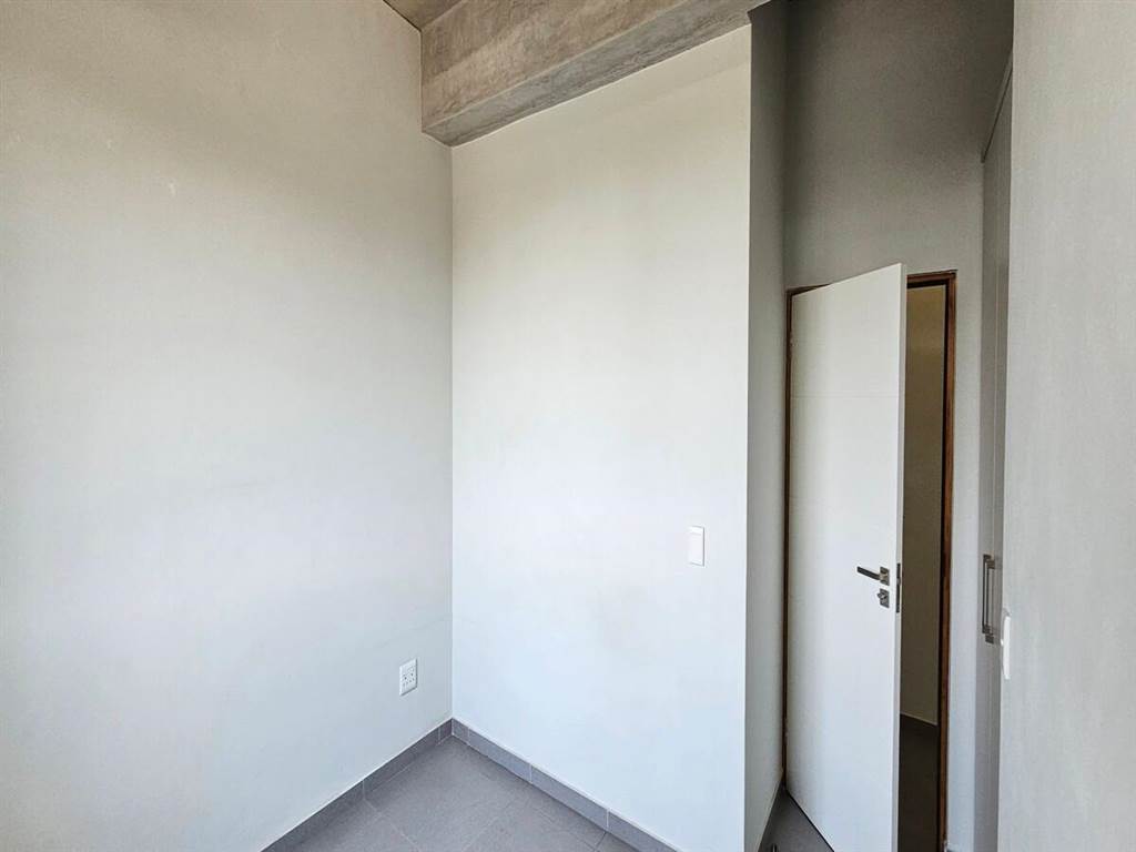 2 Bed Penthouse in Braamfontein Werf photo number 8