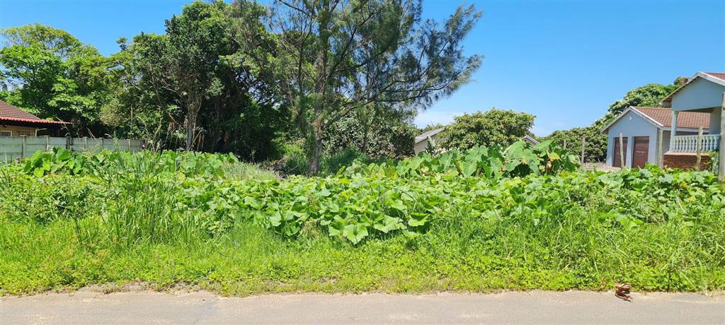 1064 m² Land available in Port Edward photo number 1