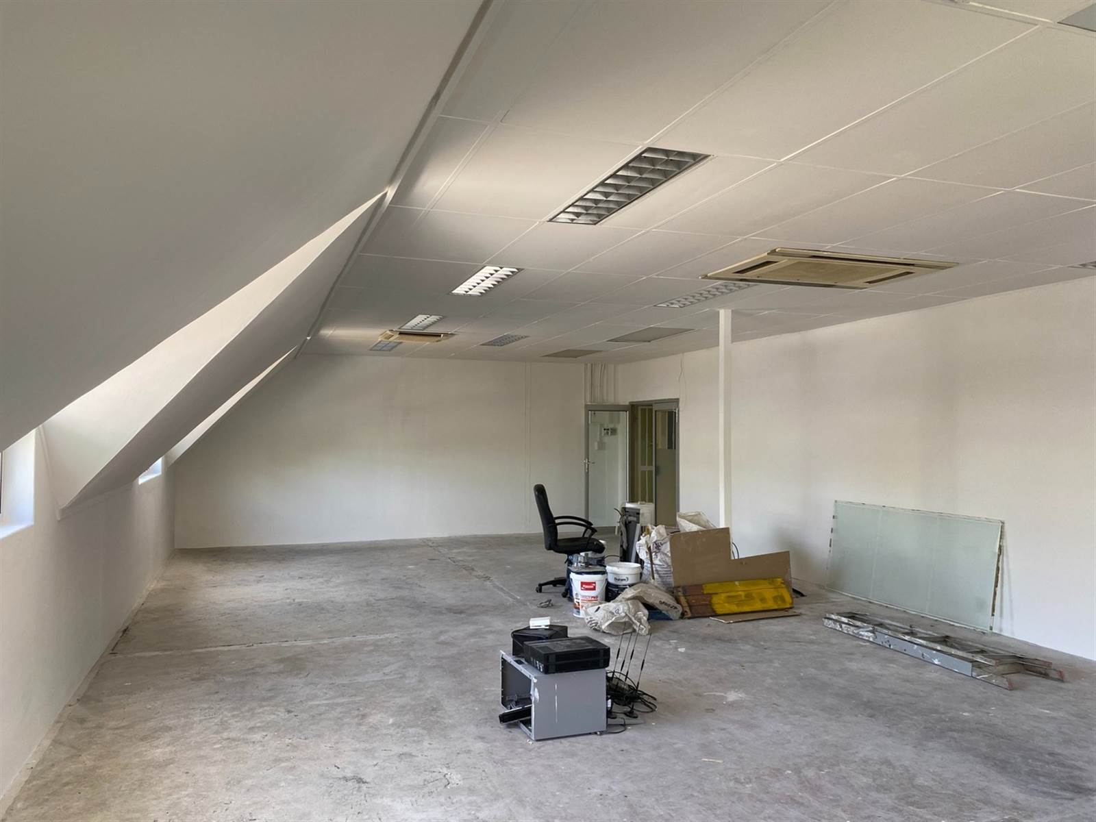 117  m² Commercial space in Somerset West Central photo number 5